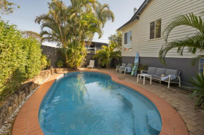 Moffat Beach Retreat, Pet-friendly & Ocean Views